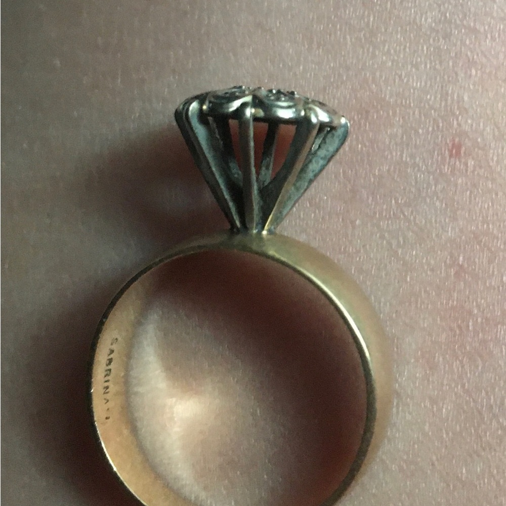 Beautiful 10k gold diamond sits up high